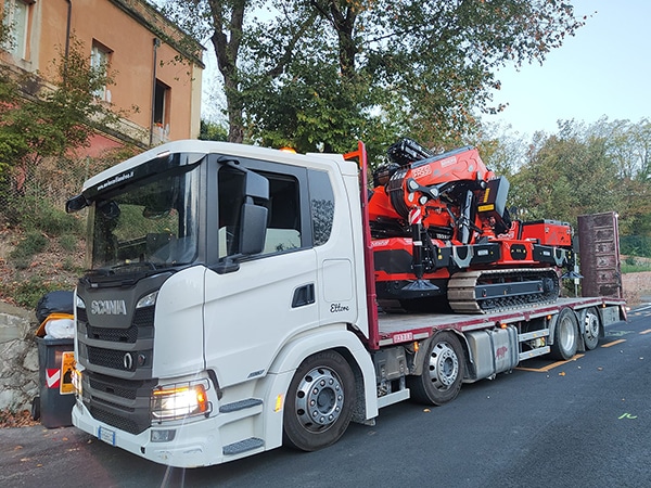 Gru-piattaforme-aeree-parco-macchine-a-noleggio